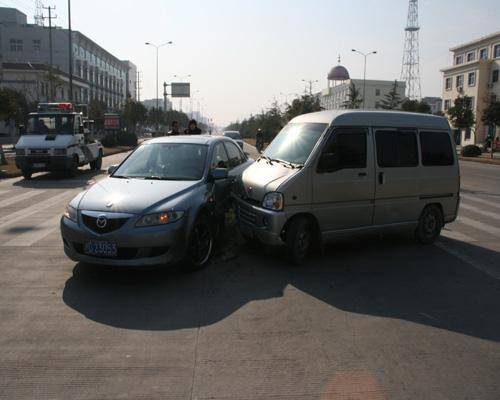 車險拒賠案例：兩車相撞致路人死亡 保險公司拒賠！法院：理由不成立！必須賠！